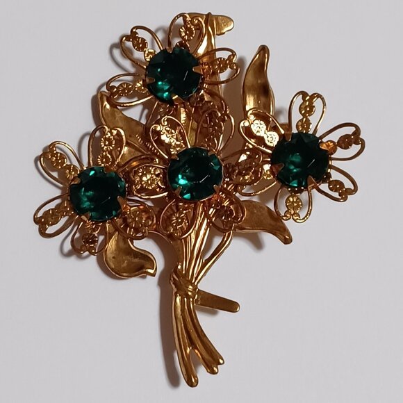 Beautiful Vintage Gold Tone Flower Brooch Pin with Green Faux Emeralds Jewels - Picture 7 of 9